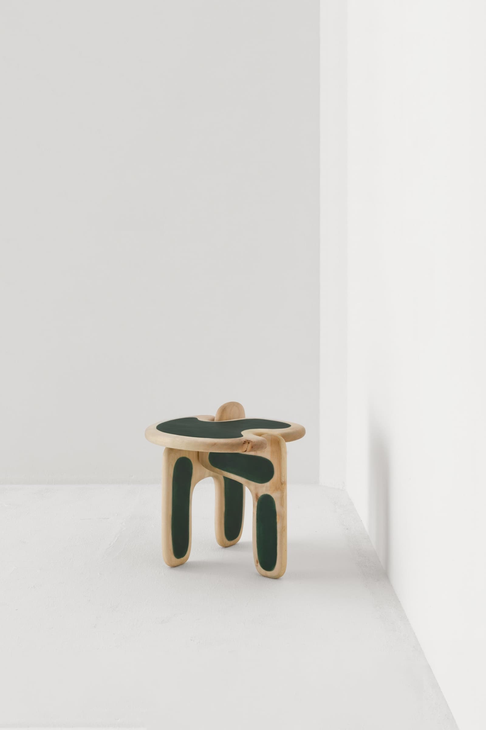 Palette side table by Too Good