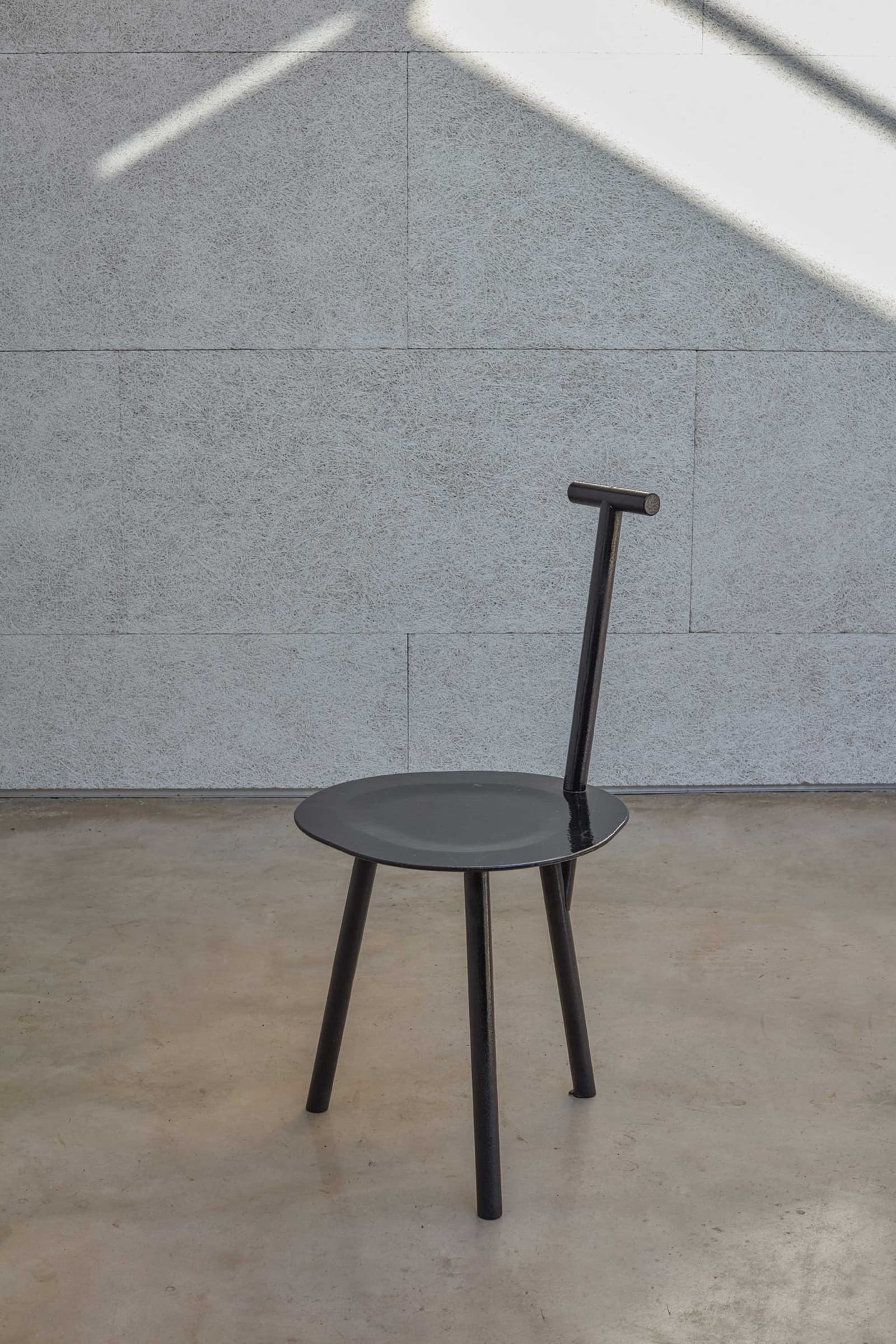 Spade chair by Too Good