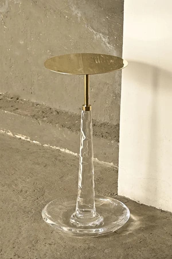 Tap Drink Table © by Nama homes